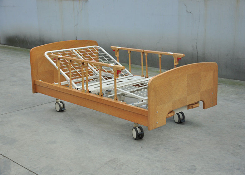 Zwei manuelle reizbare Pflegeheim-Bett-festes Holz-Struktur-Aluminiumlegierungs-Seitenschiene