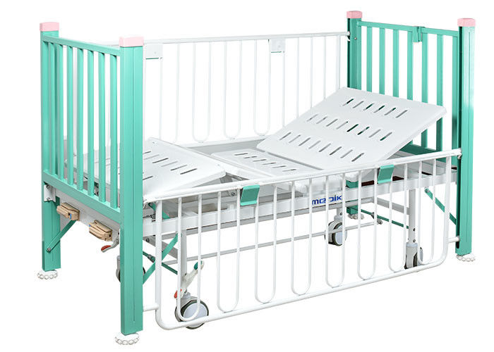 Zwei Funktions-manuelles medizinisches pädiatrisches Bett mit emaillierten Stahlbügel-Schienen