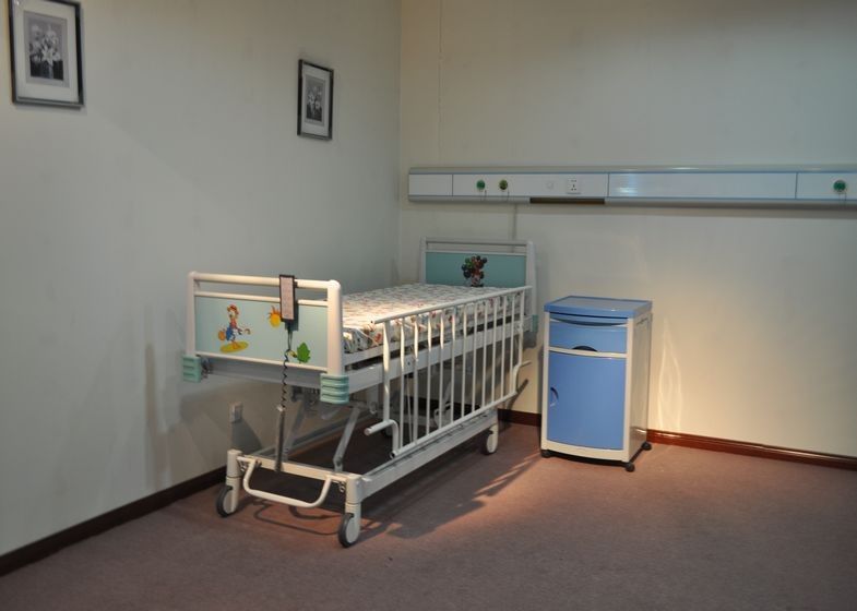 Multi Funktions-elektrisches Krankenhaus-pädiatrische Krankenhaus-Betten mit vier Motoren
