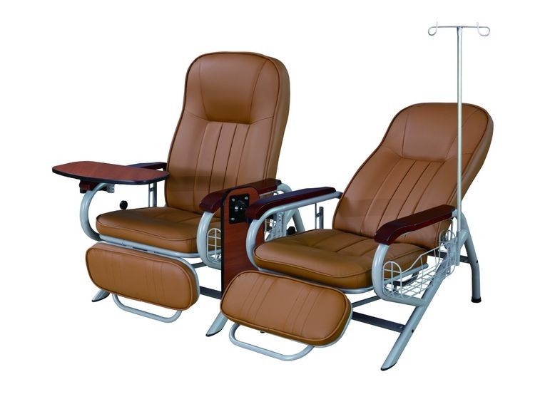 Manuelle Krankenhaus-Möbel sitzen Transfusions-Stuhl mit drehender Tabelle vor